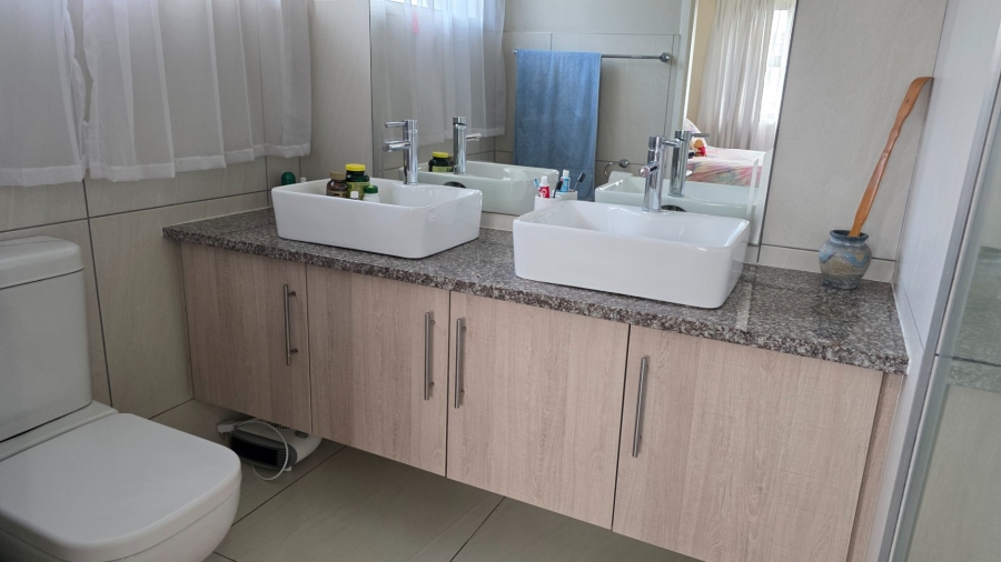 2 Bedroom Property for Sale in Heiderand Western Cape